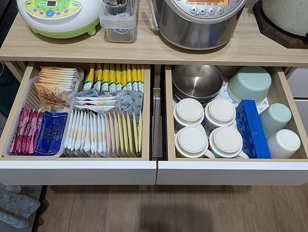 收納	。茶水區櫃子5.3尺餐櫃下座
