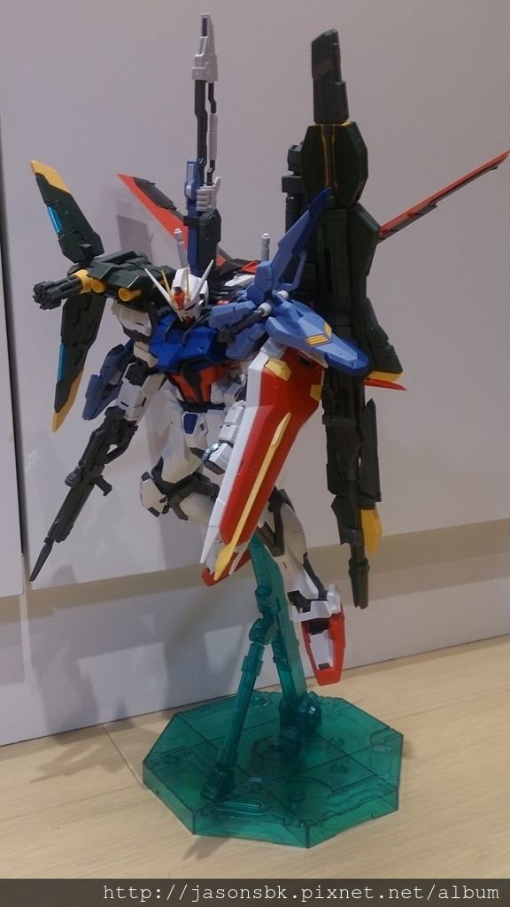 MG 完美攻擊鋼彈 ver.RM + 龍桃子劍砲翔配件 (正面)