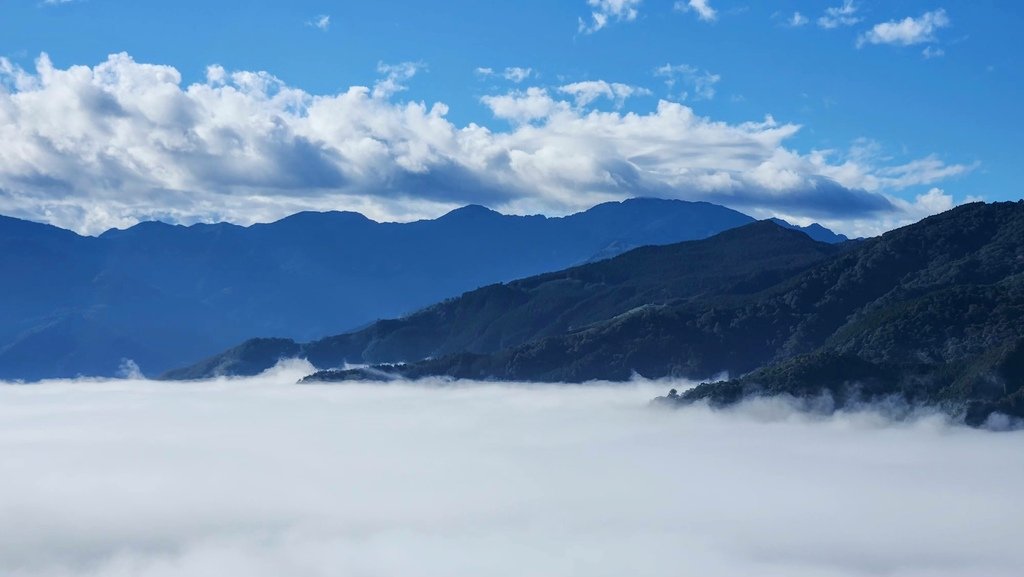 五峰山上 白雲多