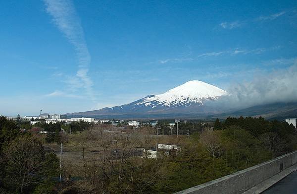 0501_2富士山旁公路景_002