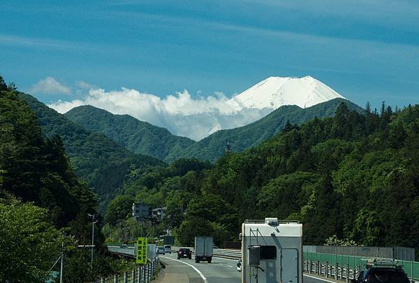 0518_2往河口湖_公路景_020