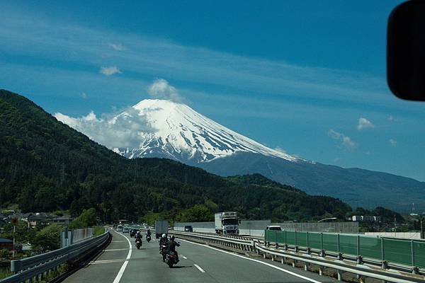 0518_2往河口湖_公路景_022