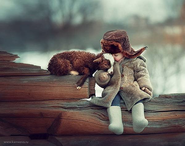 animal-children-photography-elena-karneeva-882__880