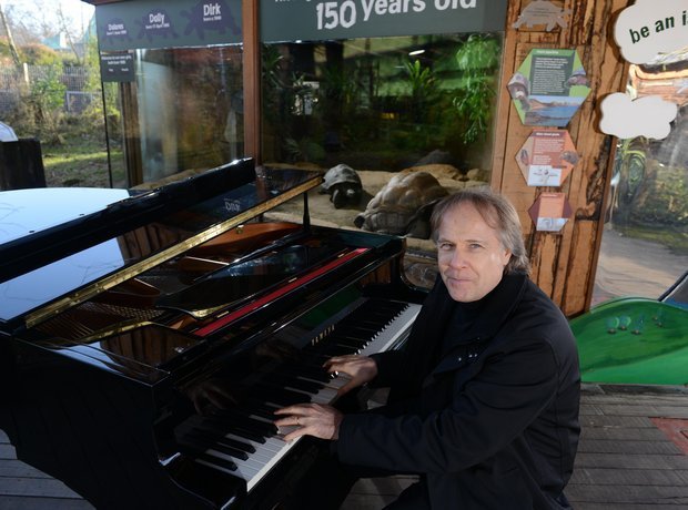 richard-clayderman-at-london-zoo-1-1360255649-view-0