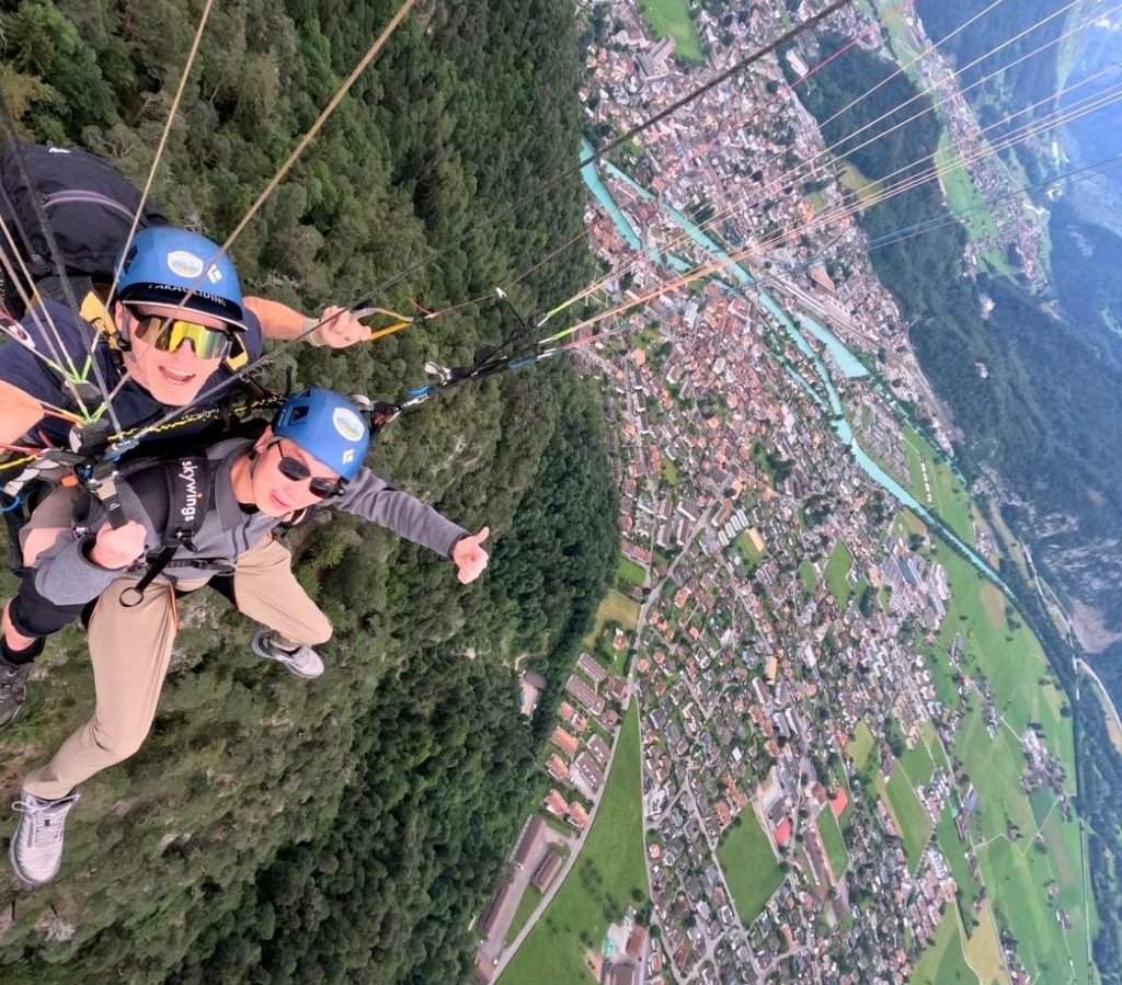 翱翔 茵特拉肯 Interlaken -- 飛行傘