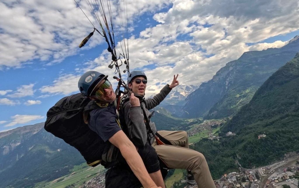 翱翔 茵特拉肯 Interlaken -- 飛行傘