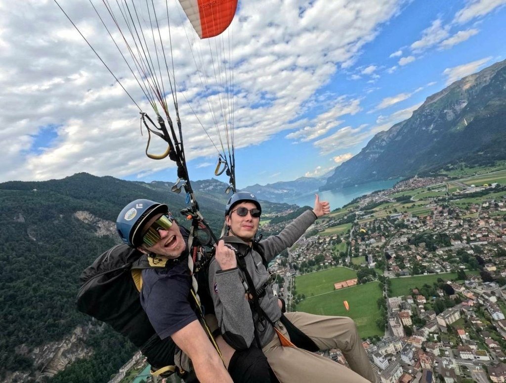 翱翔 茵特拉肯 Interlaken -- 飛行傘