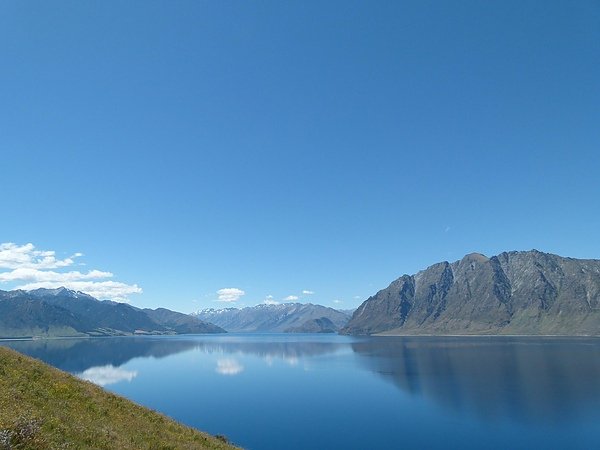 lake hawea.JPG