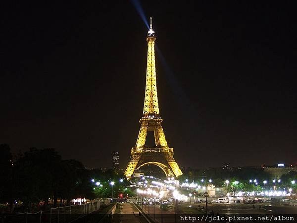 fabulous Eiffel tower.JPG