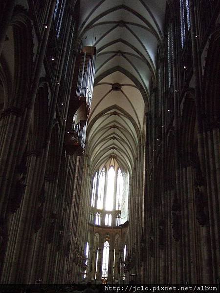 inside of the Kolner dom.JPG