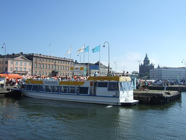 sightseeing boat.JPG