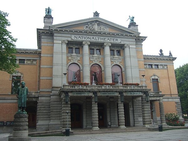 national theatre in Oslo.JPG