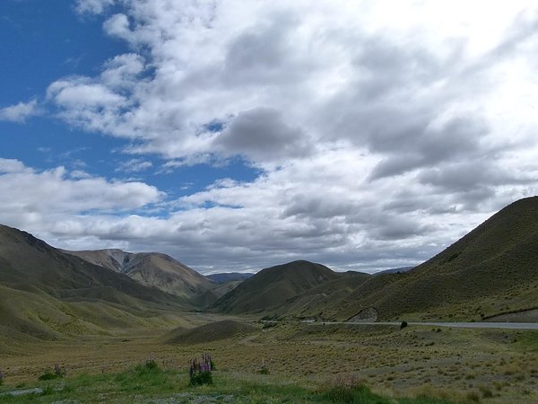 on the way to mt cook.JPG