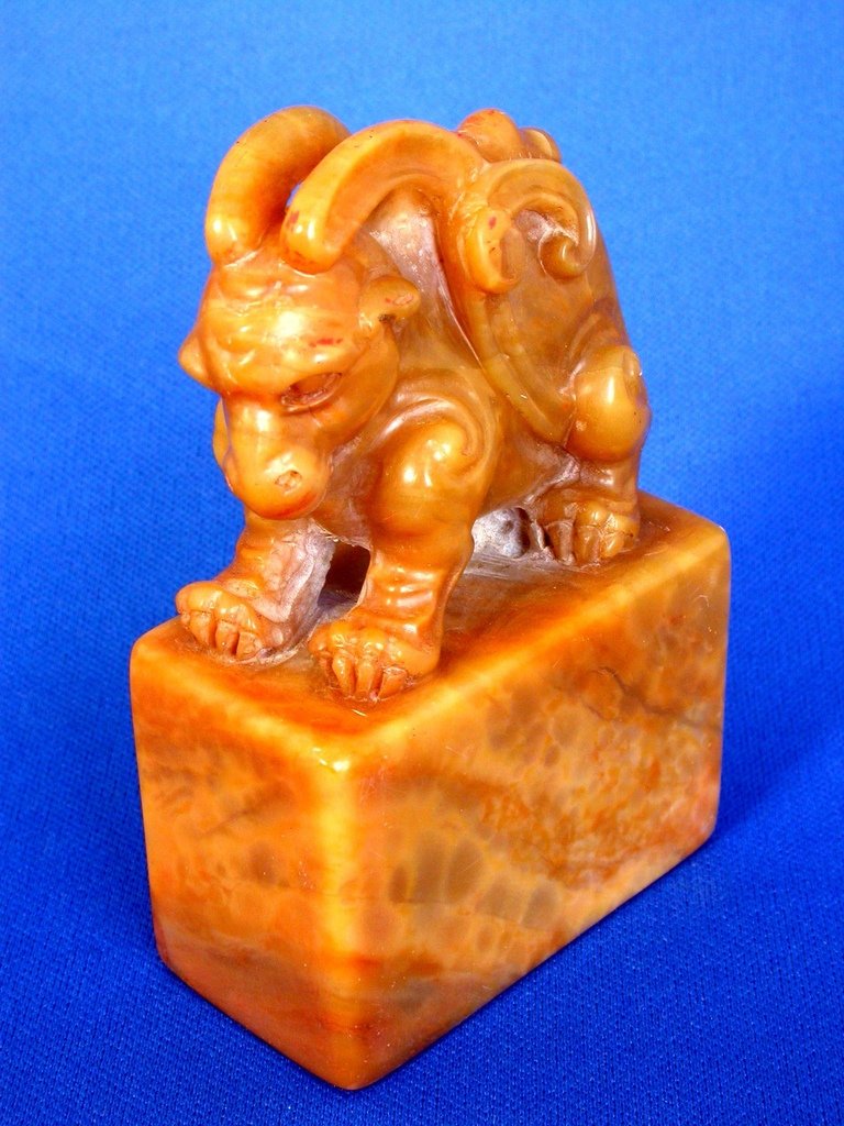 096王福庵款(1881-1960)黃壽山雕異獸紐長方印3.JPG