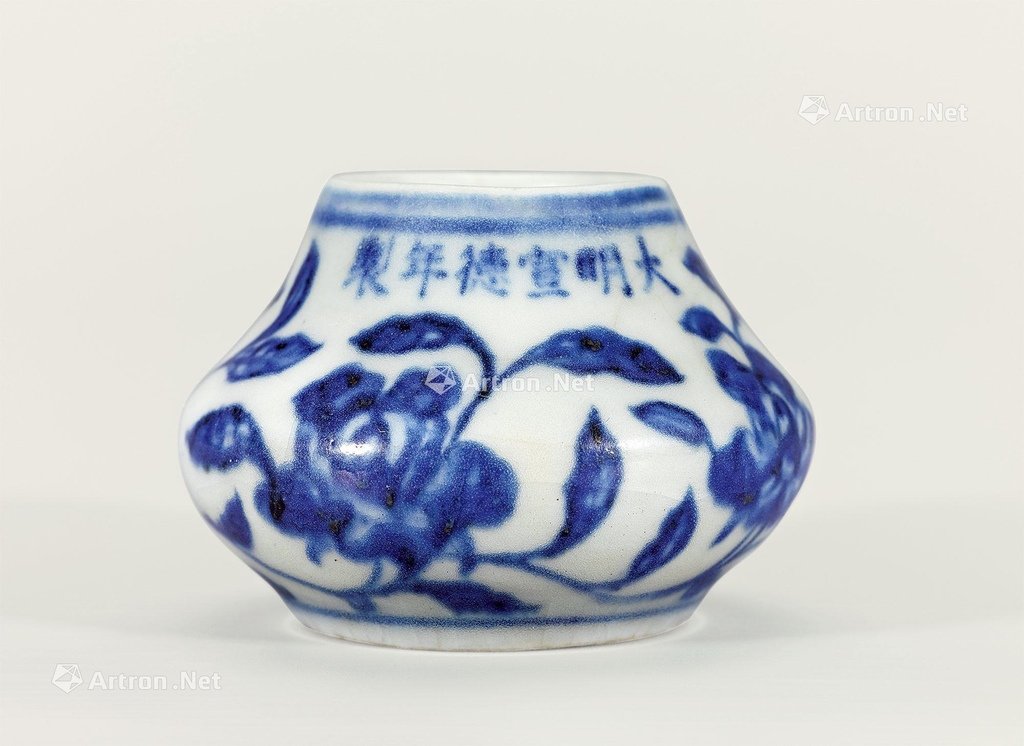 明宣德青花花卉紋鳥食罐(高3.6cm)-中貿聖佳2016-11-15估價RMB180,000-280,000元.jpg