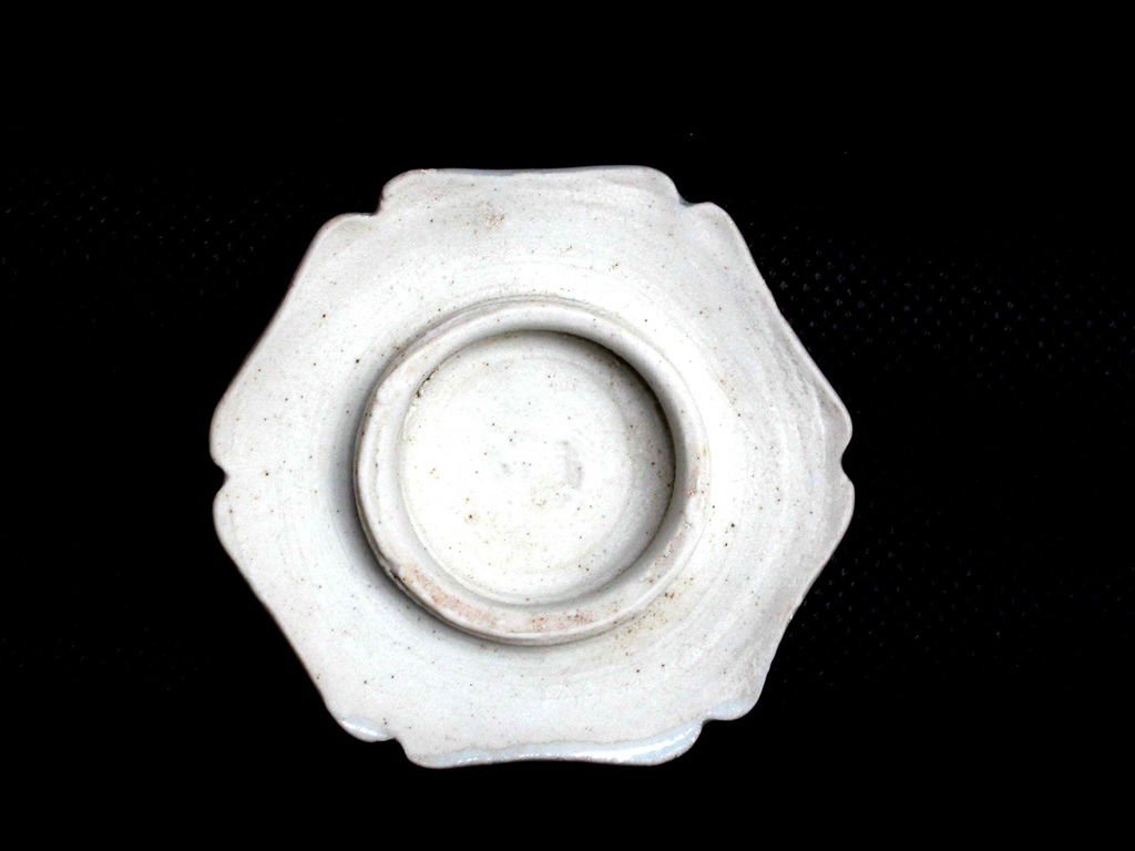 C875宋青白釉寶相花式蓋瓜棱小罐09.jpg