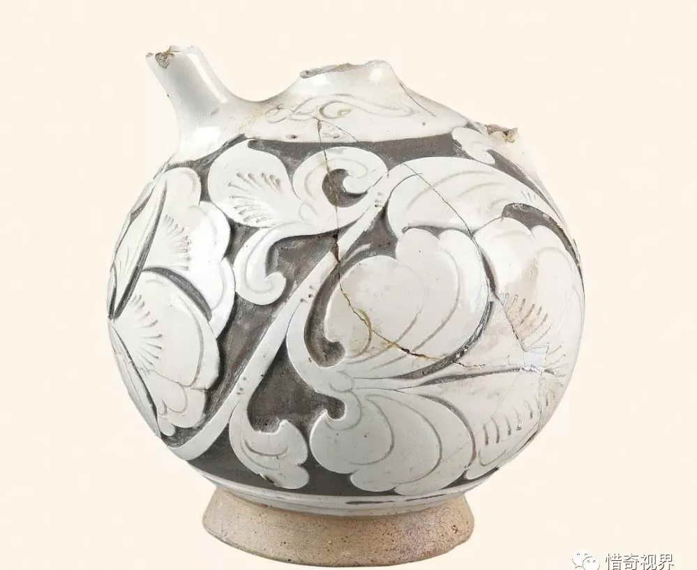 C1152北宋登封窯白釉剔花牡丹紋執壺-河南省文物考古研究院藏1.jpg