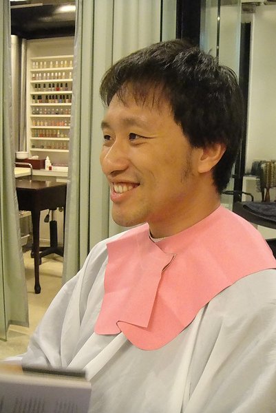 剪髮中 (1).JPG