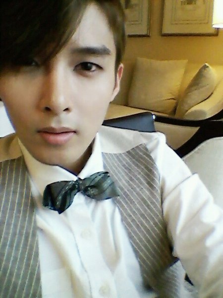 101121 65 twitter.jpg