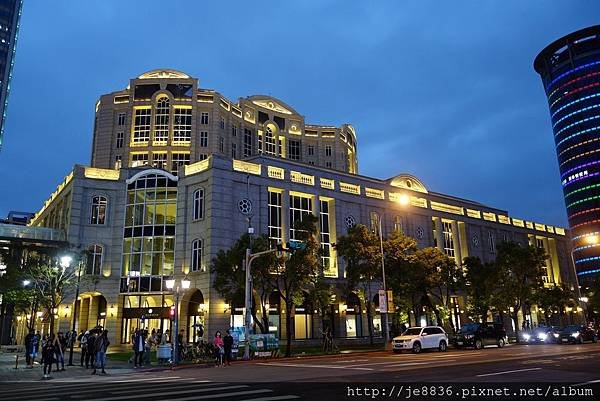 1126阪急聖誕樹 (32).JPG