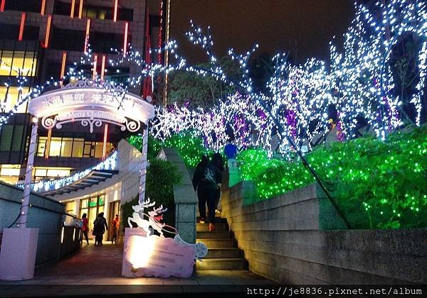 1126阪急聖誕樹 (60).JPG