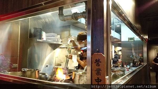 1029札幌炎神拉麵 (14).jpg