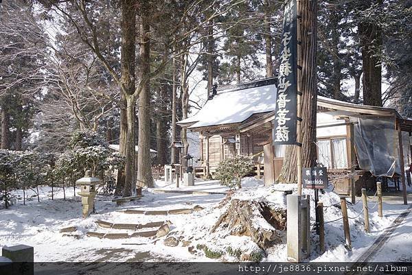 0123金色堂中尊寺56.jpg