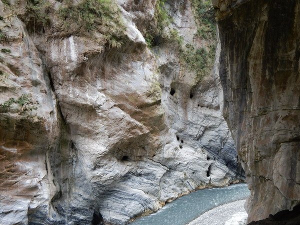 【旅遊】花蓮太魯閣燕子口步道  欣賞獨特的壺穴景緻 2017