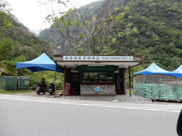 【旅遊】花蓮太魯閣燕子口步道  欣賞獨特的壺穴景緻 2017