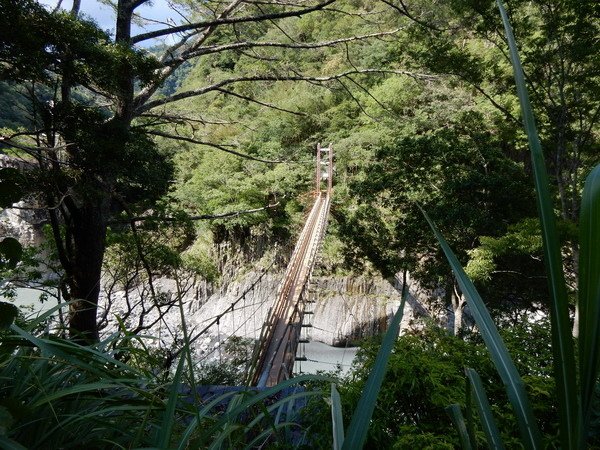 【旅遊】新竹秀巒軍艦岩 欣賞大自然的鬼斧神工 2018/7/