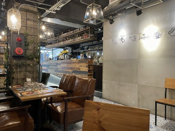 【美食】台北松山/舒曼六號餐館 小巨蛋南京店｜德國豬腳人氣不