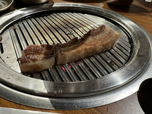 【美食】台北中山/Meat Love韓式烤肉｜橡木炭香與桌邊
