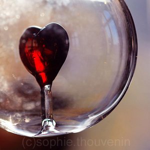 fragile_heart_in_a_bubble_by_prismes.jpg