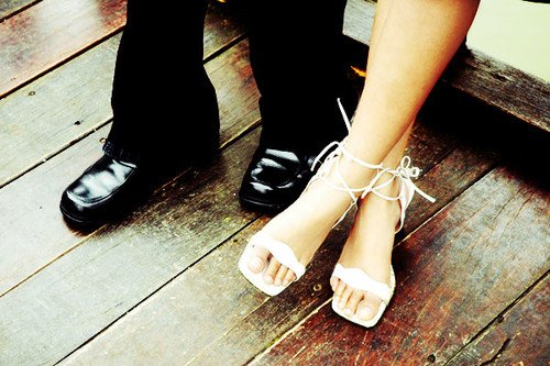 leg,wedding,shoes,couple,cute,love,photography-bb1cdfb021aa8d570dcc1ea1dc58e600_h.jpg