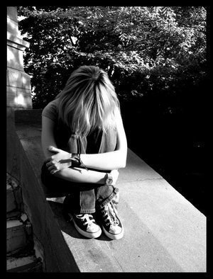sadness,b,w,sad,woman,alone,emo-d5820f961a7d15a5ac0a8f199e81f84b_h.jpg