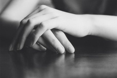 black,and,white,hands,la,douleur,exquise,hand-9df4f704bb0acbaa1718b539c6e73d03_h.jpg