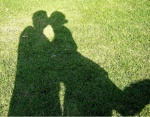 shadow,couple,green,kiss,love,romantic-ec1ce3873a3f71fa9bd3b14402ae2a78_h.jpg