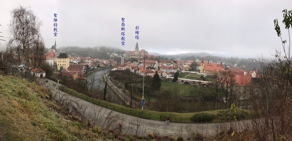 20171116 (7A) 克魯姆洛夫鎮(Krumlov)--意思是高低不平(or彎曲的河邊)的草地.jpg