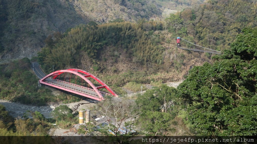 20190206 (732) 由達邦部落眺望特富野橋%26;吊橋.JPG