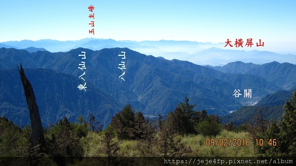 20160209 (129A) 東坑路48km處 [由啞口觀景台眺望 玉山 %26; 松鶴社區 (大甲溪流經社區北側)].JPG