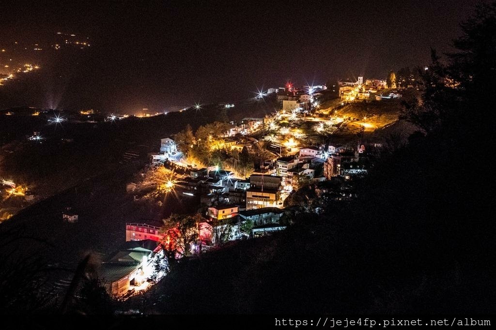 20170128 (80) 由福壽路拍攝的梨山夜間街景 [網路照片].jpg