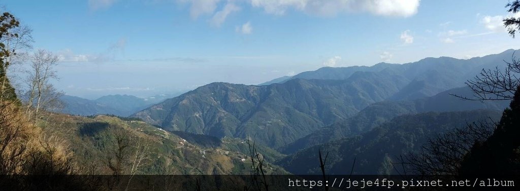 20160228 (57) 大鹿林道23Km處 [左側是雪霸休閒農場所在的野馬瞰山 (H1923m)].jpg