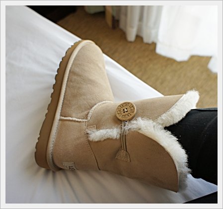 UGG.JPG