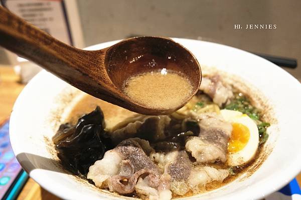 害我減肥破功的拉麵店｜六張犁 滝禾製麵所 清香黑蒜開胃又暖身