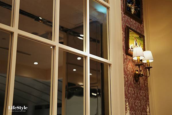 彷彿置身於歐洲小酒館｜SOGO復興館  阿瑪迪斯咖啡館 融入