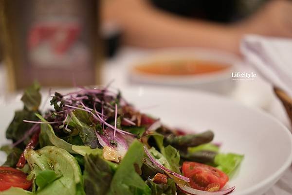 彷彿置身於歐洲小酒館｜SOGO復興館  阿瑪迪斯咖啡館 融入