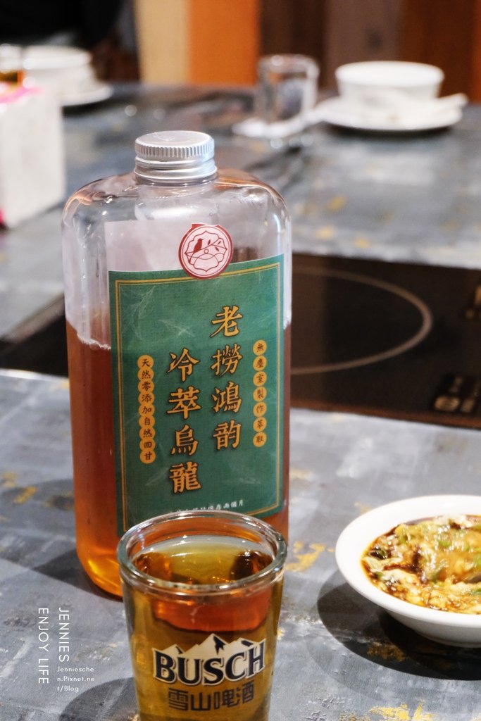 無辣不歡快來挑戰成都四川改良過後的麻辣香鍋鴨｜老撈麻辣火鍋鴛