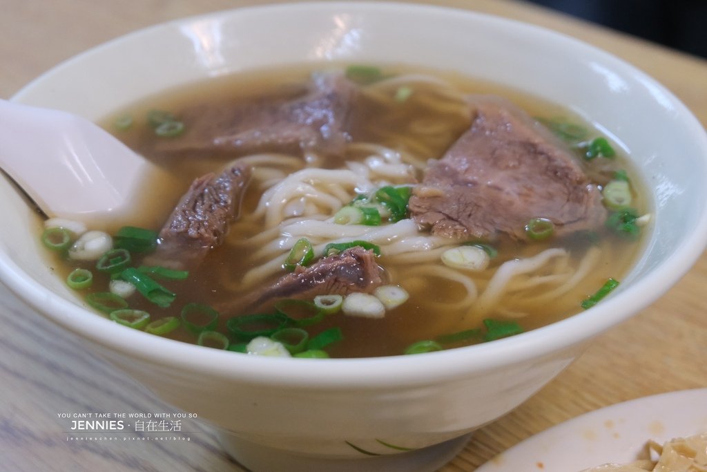 臨時找到的這間餃子居然比牛肉麵還好吃｜天母 老地方牛肉麵 直