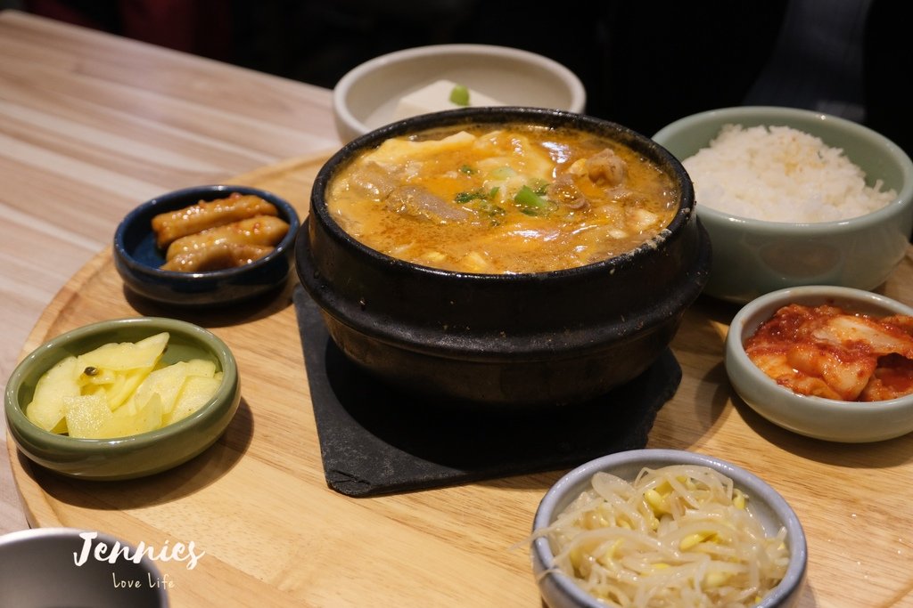 韓國定食第一品牌平價又好吃｜信義A11 韓姜熙的小廚房 溫馨