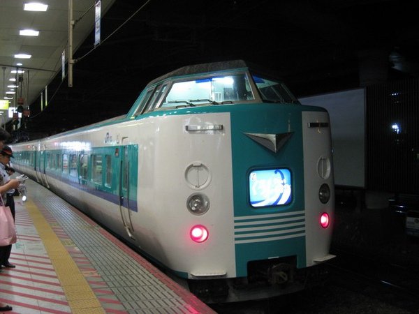 在新大阪車站拍到好可愛的車頭